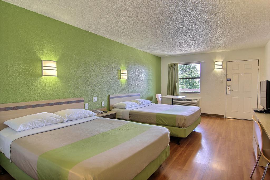 Motel 6 Austin, Tx - Central Downtown Ut المظهر الخارجي الصورة