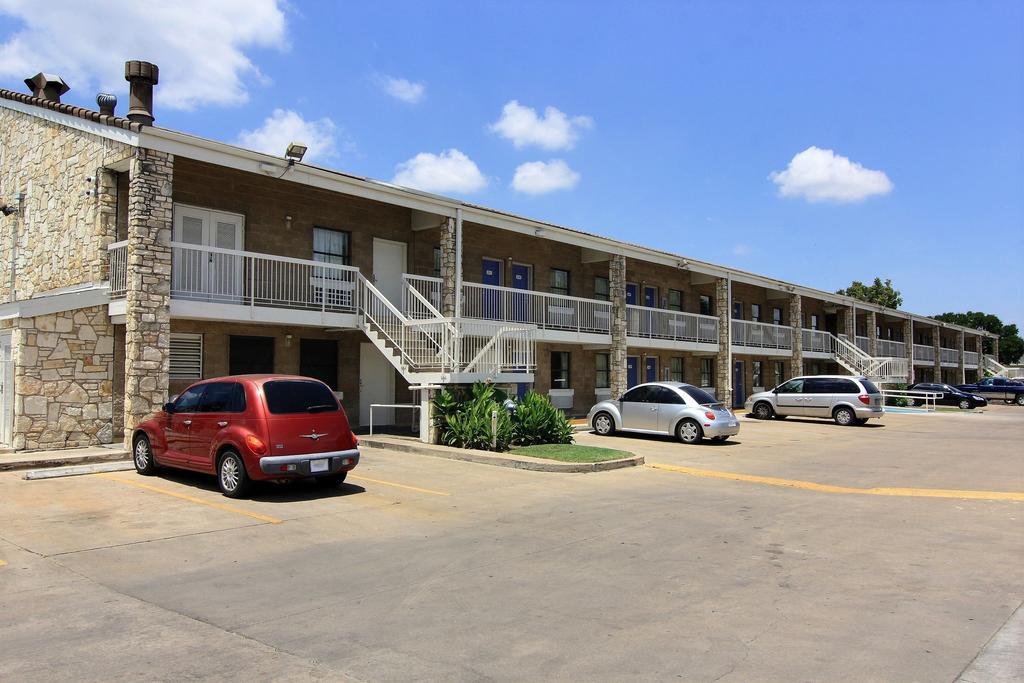 Motel 6 Austin, Tx - Central Downtown Ut المظهر الخارجي الصورة