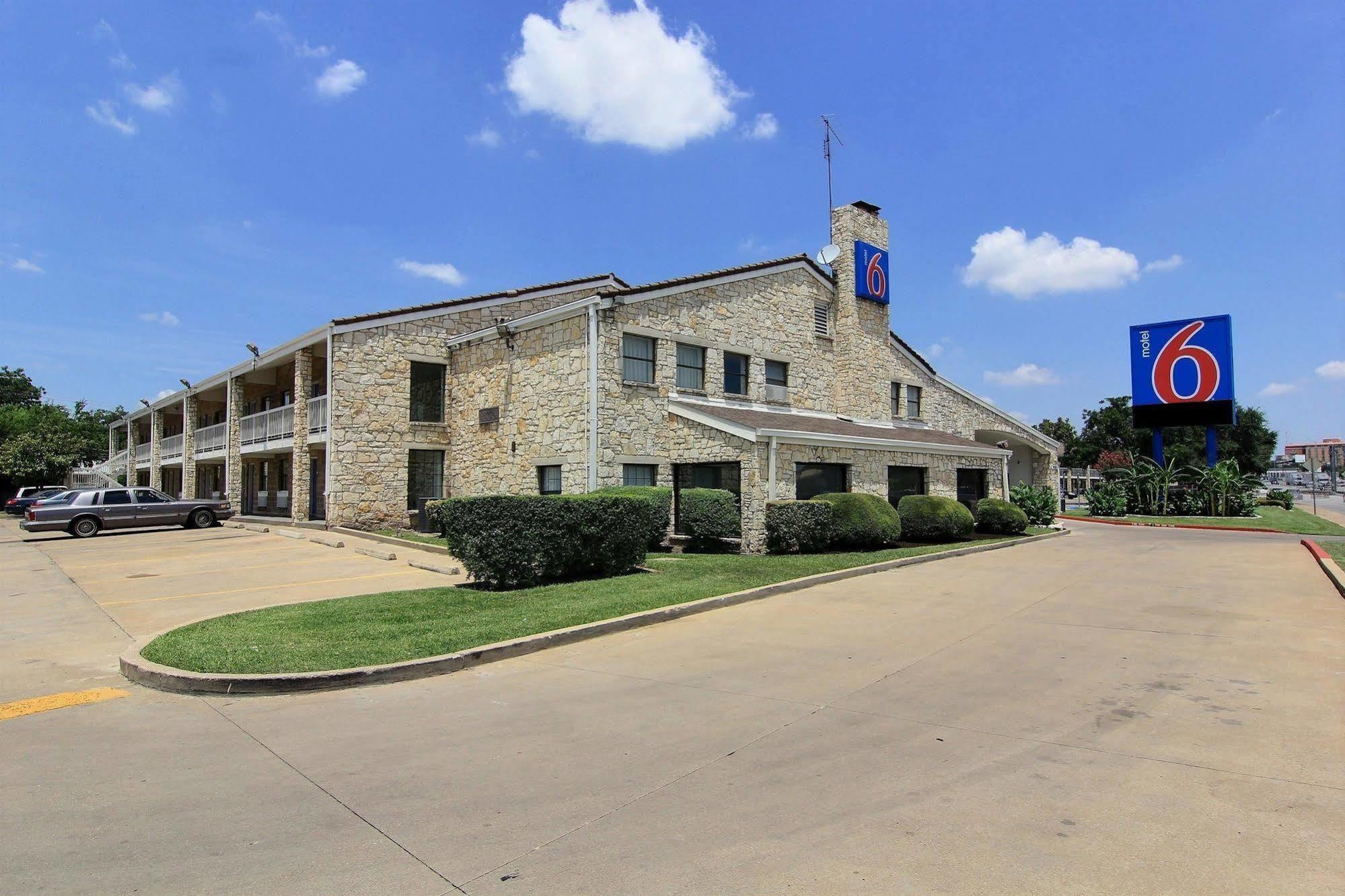 Motel 6 Austin, Tx - Central Downtown Ut المظهر الخارجي الصورة