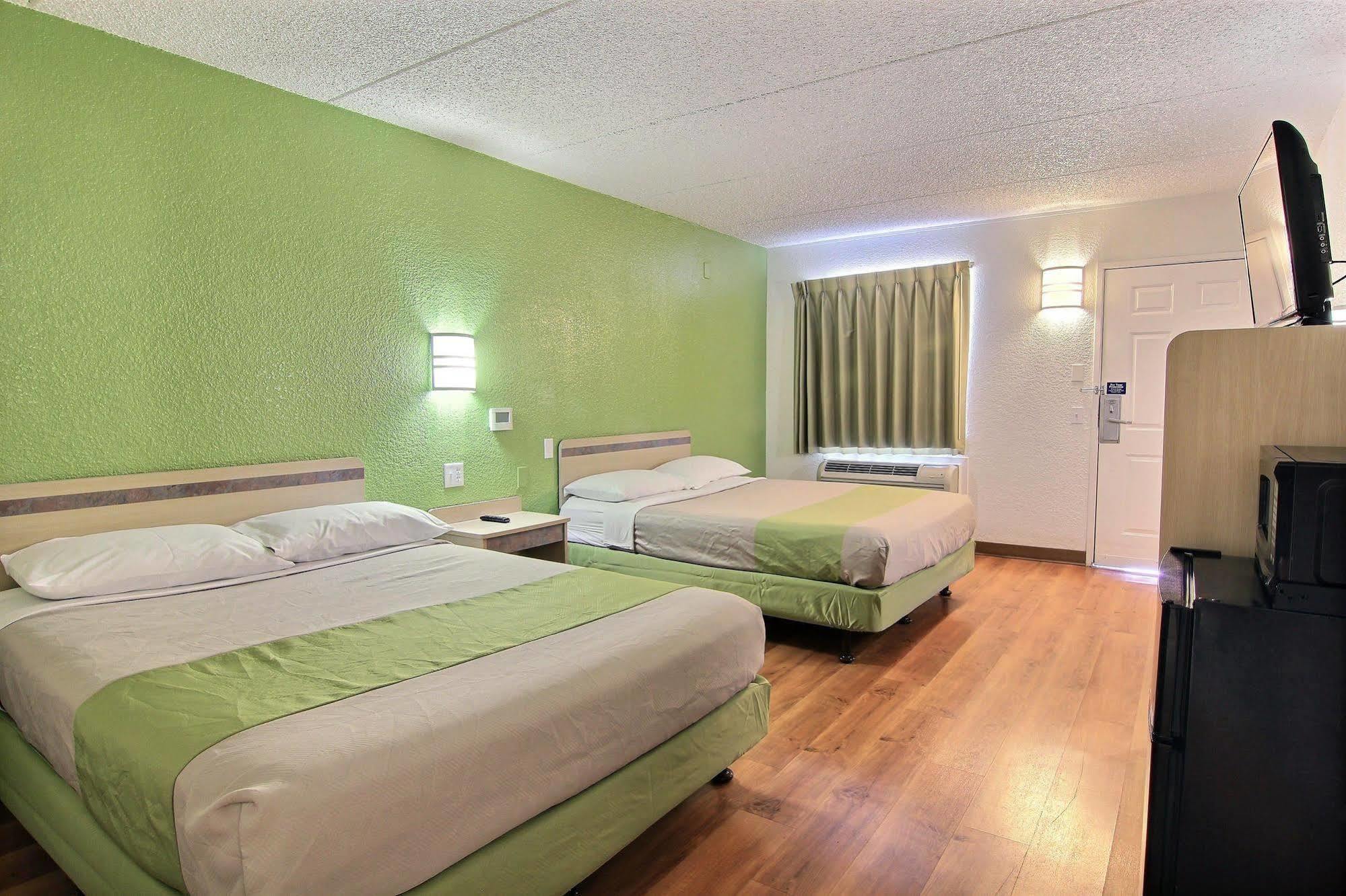 Motel 6 Austin, Tx - Central Downtown Ut المظهر الخارجي الصورة