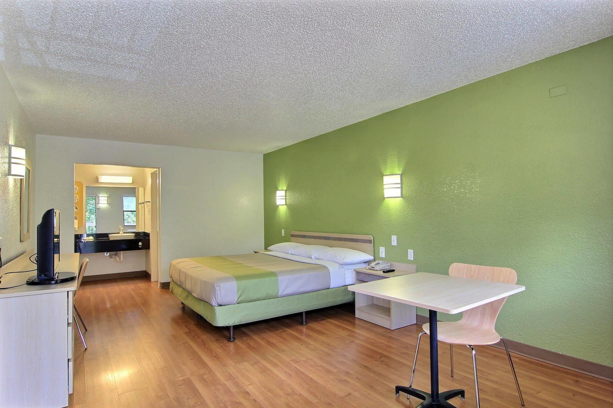 Motel 6 Austin, Tx - Central Downtown Ut المظهر الخارجي الصورة