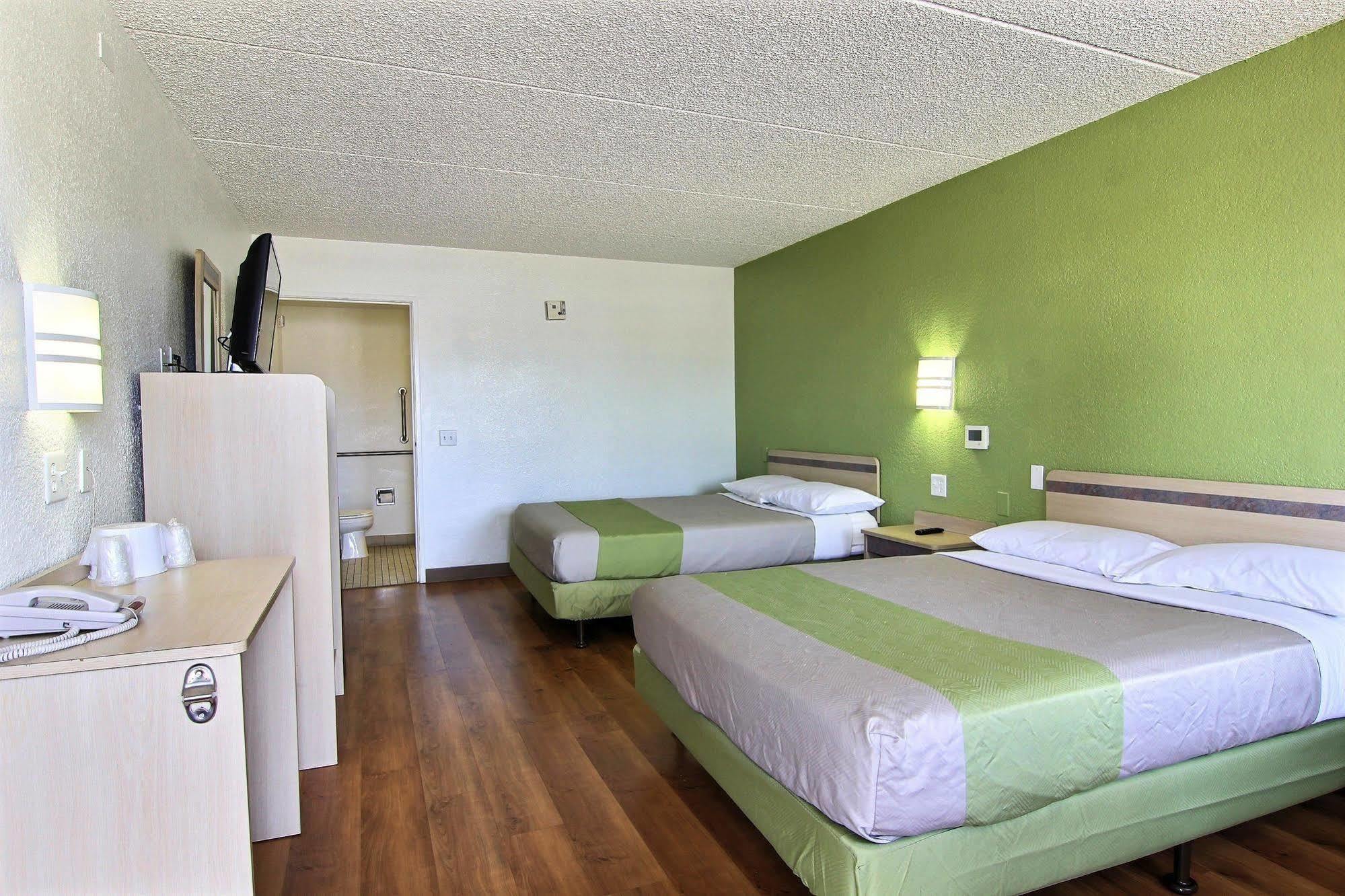 Motel 6 Austin, Tx - Central Downtown Ut المظهر الخارجي الصورة