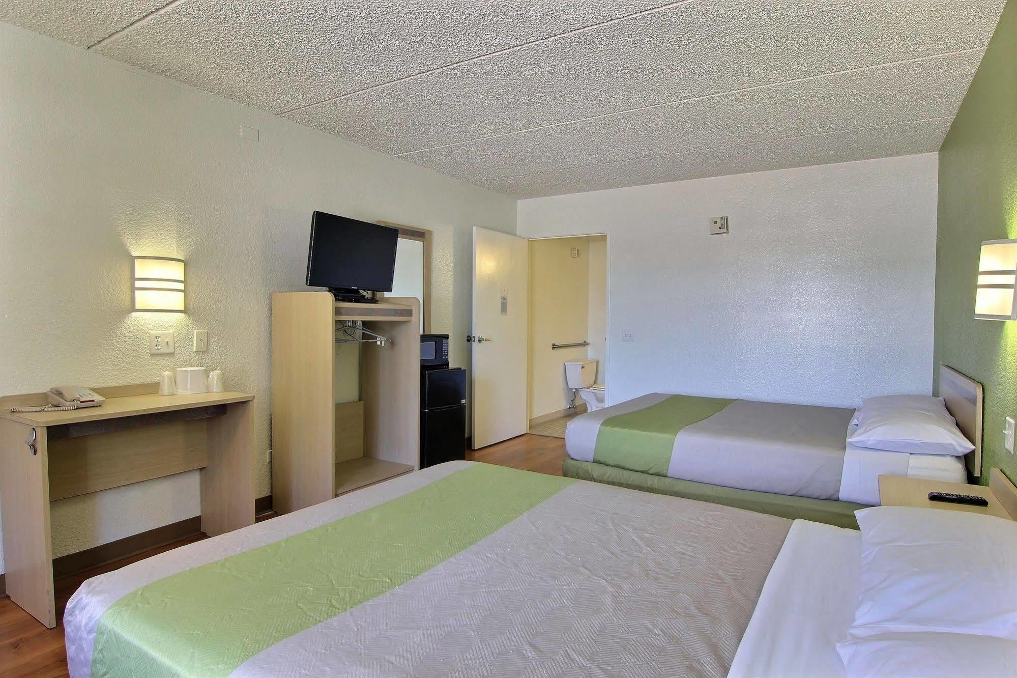 Motel 6 Austin, Tx - Central Downtown Ut المظهر الخارجي الصورة
