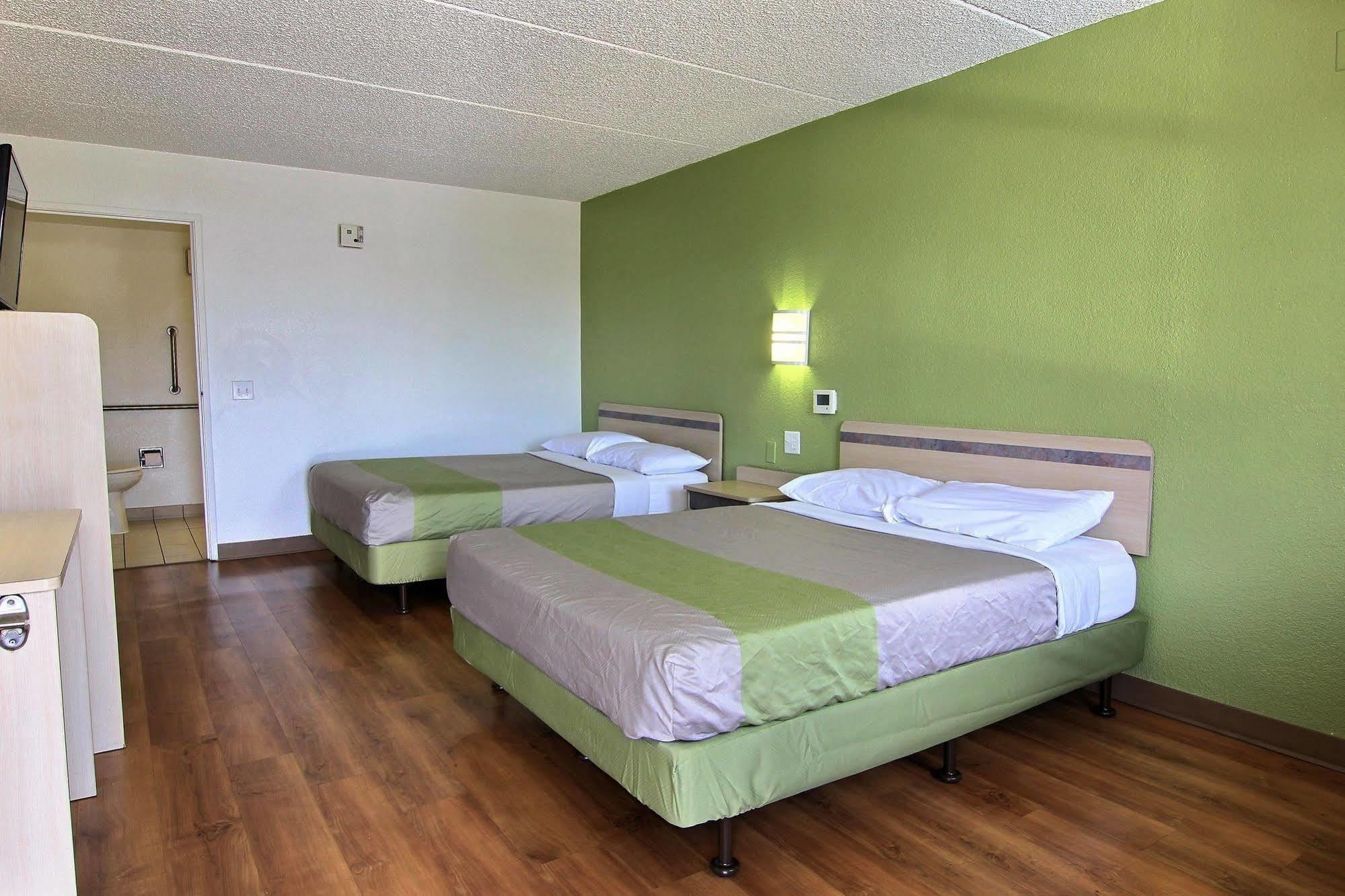 Motel 6 Austin, Tx - Central Downtown Ut المظهر الخارجي الصورة