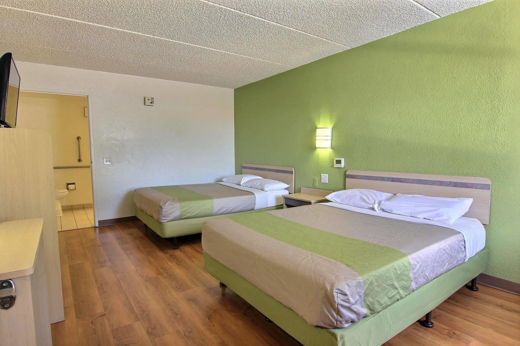 Motel 6 Austin, Tx - Central Downtown Ut المظهر الخارجي الصورة