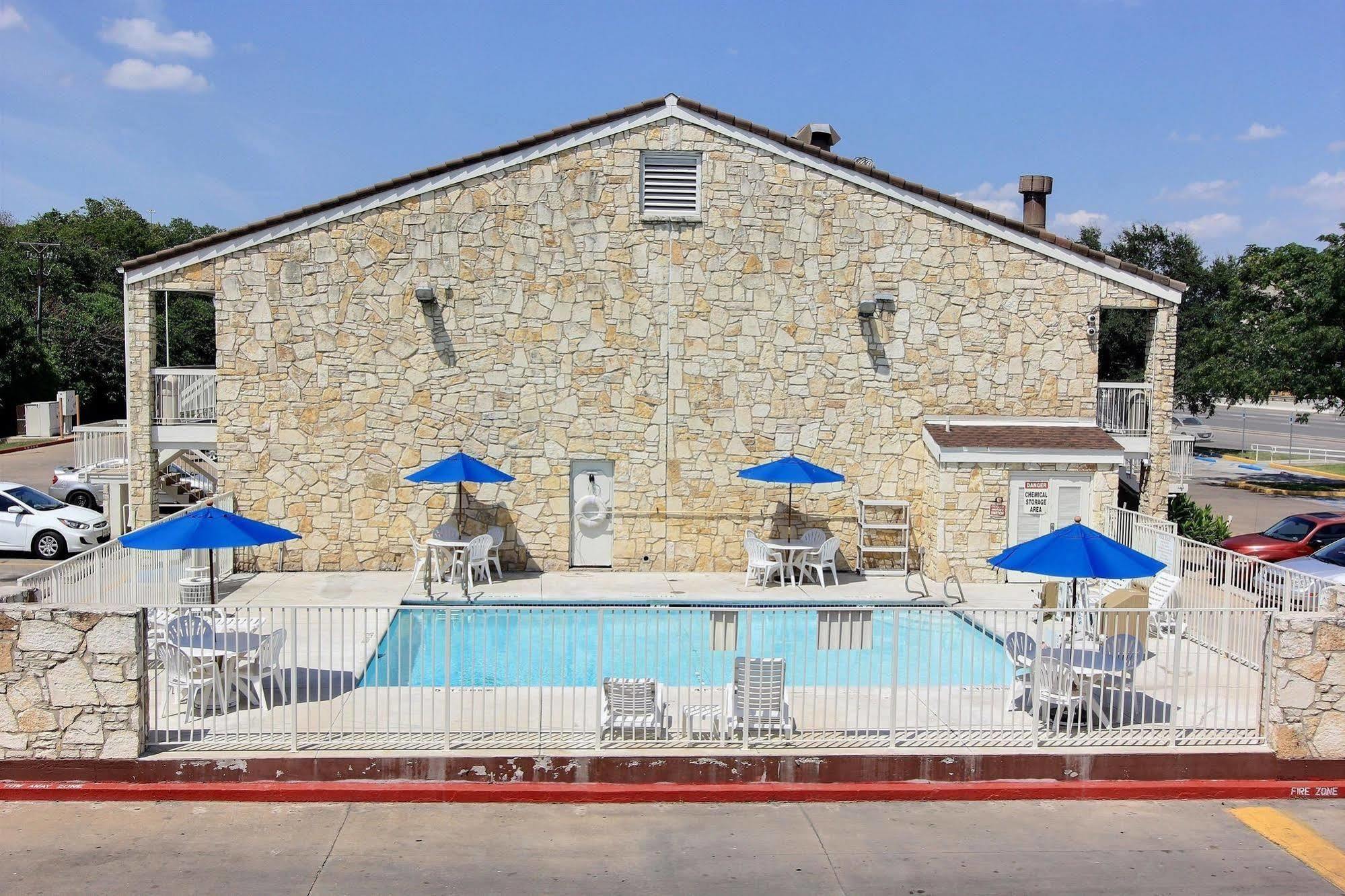 Motel 6 Austin, Tx - Central Downtown Ut المظهر الخارجي الصورة