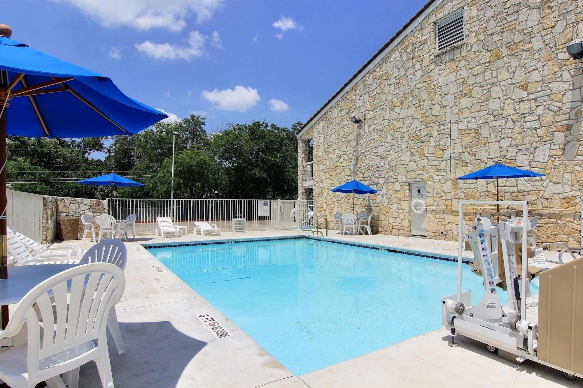 Motel 6 Austin, Tx - Central Downtown Ut المظهر الخارجي الصورة