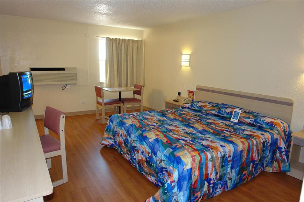 Motel 6 Austin, Tx - Central Downtown Ut الغرفة الصورة